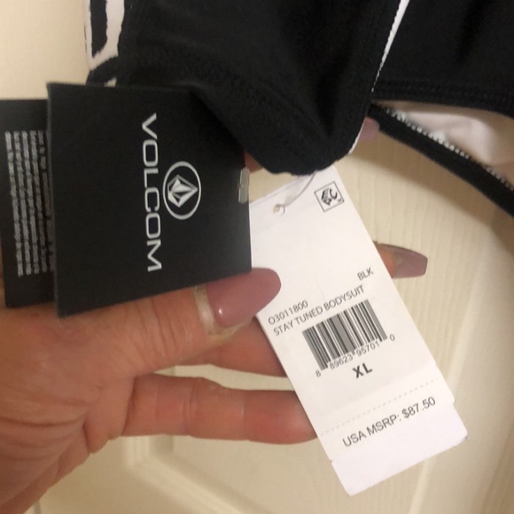 Volcom long sleeve one piece - Picture 3 of 6